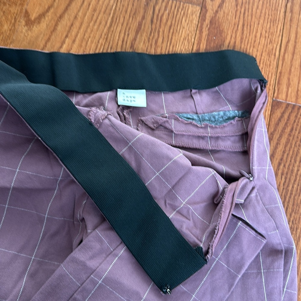 Dress pants - Picture 2 of 3